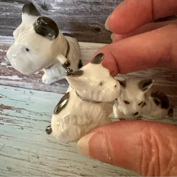 Vintage Ceramic Terrier Dog Figurine Set - White and Black with Chain - Picture 3 of 8